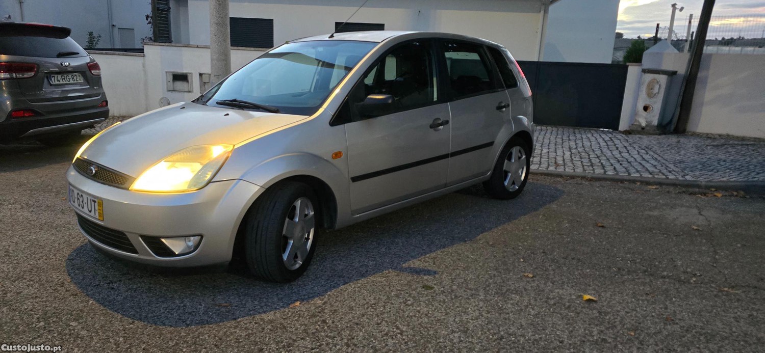 Ford Fiesta 1.400 — photo 5