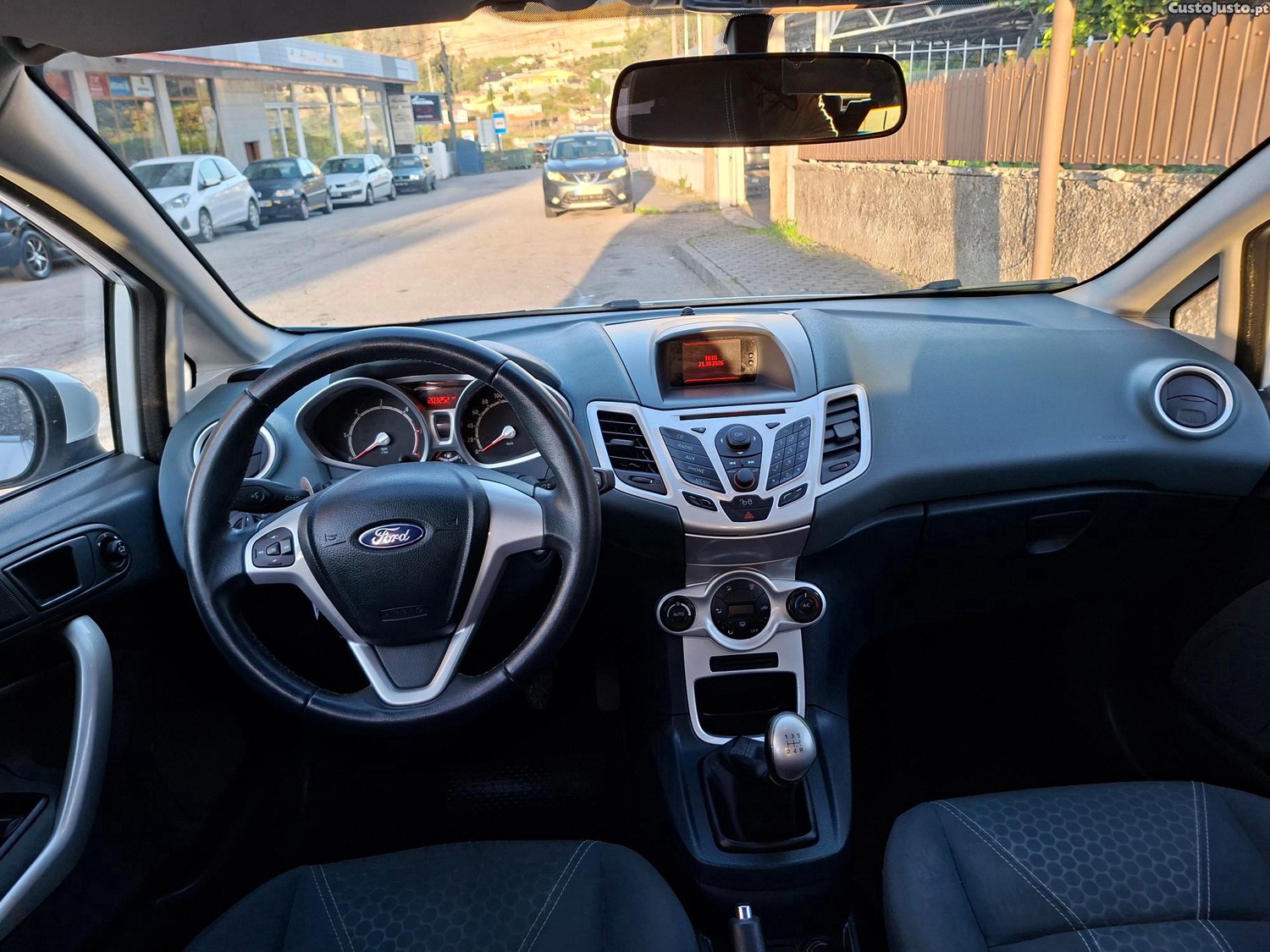 Ford Fiesta 1.4Tdci — photo 3
