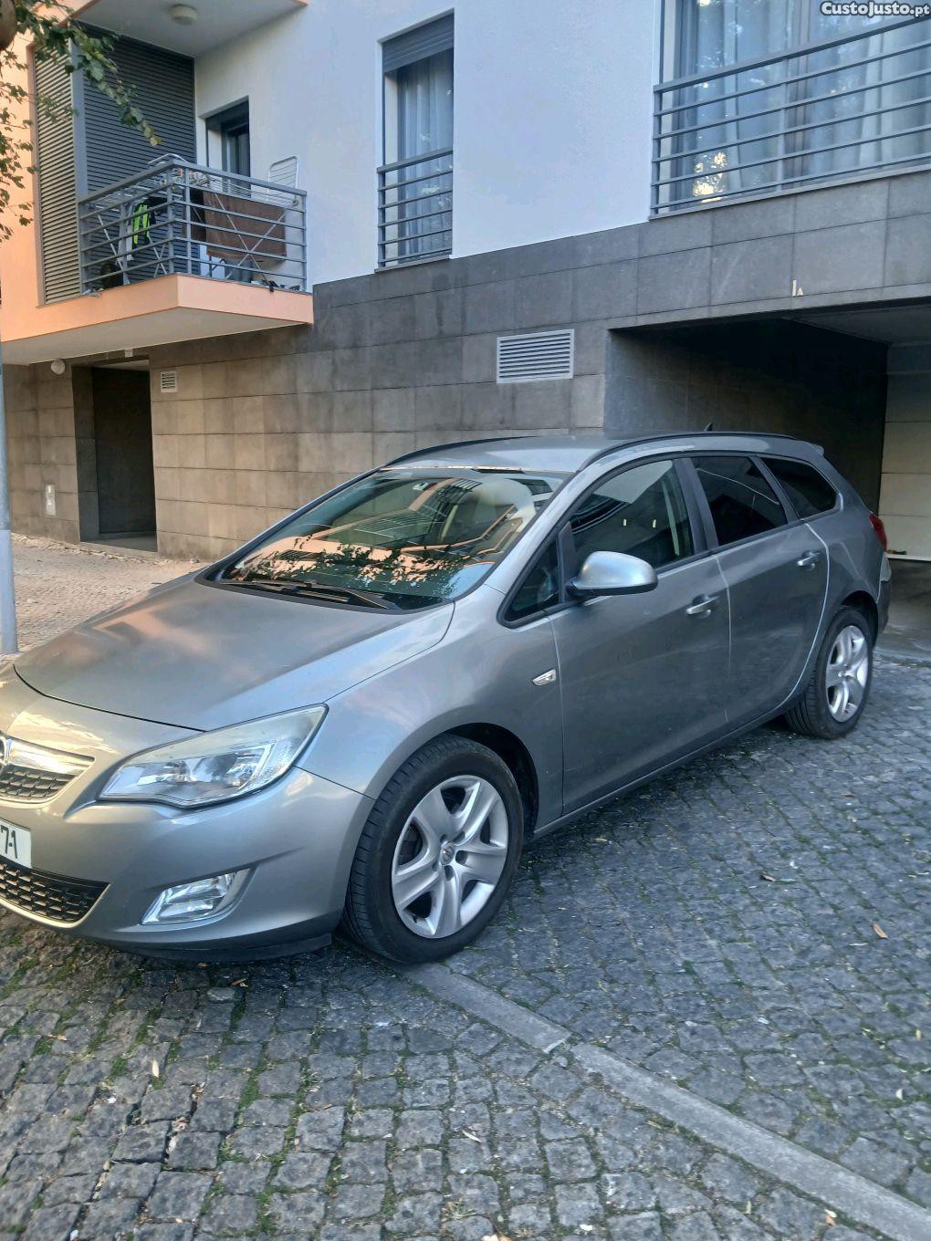 Opel Astra 1.7 Sports Tourer — photo 2