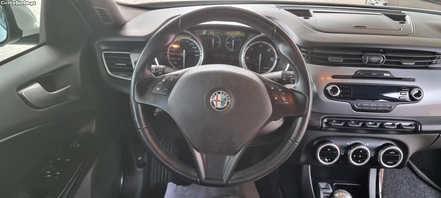 Alfa Romeo Giulietta Distinctive — fotografia 3