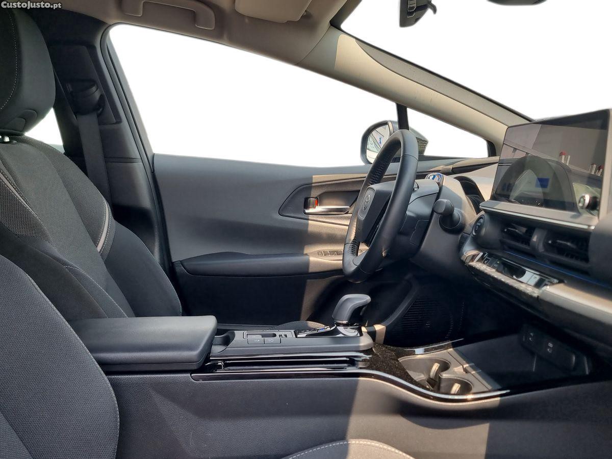 Toyota Prius 2.0 Plug-in Luxury — fotografia 10