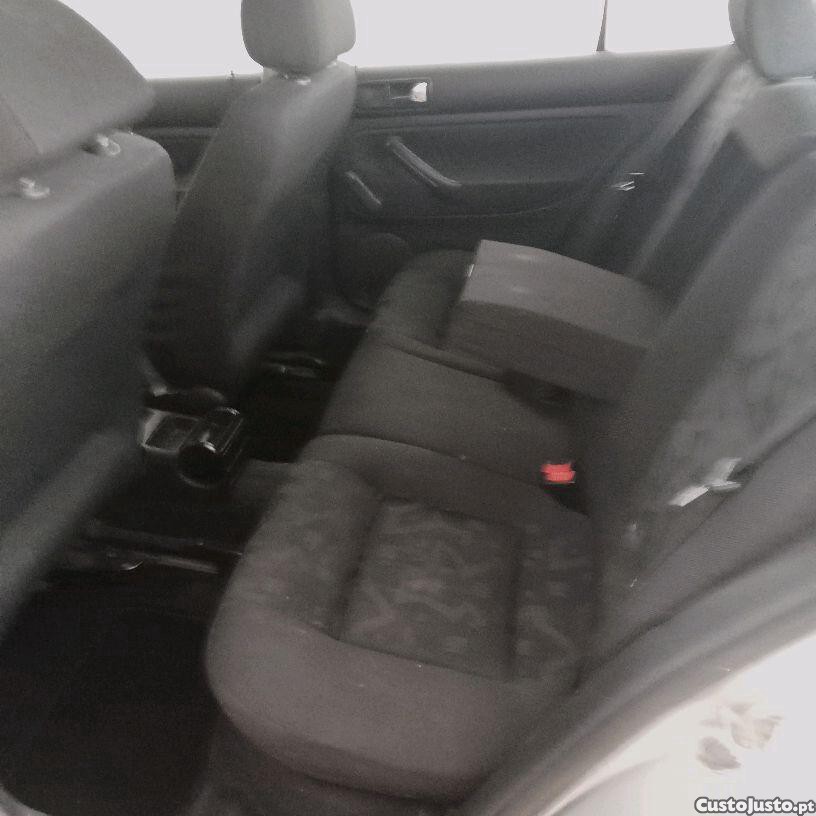 Volkswagen Golf 1.9 TDI 110 CV — fotografia 4