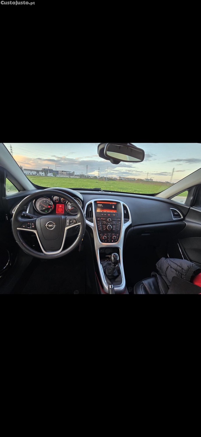 Opel Astra GTC — fotografia 2