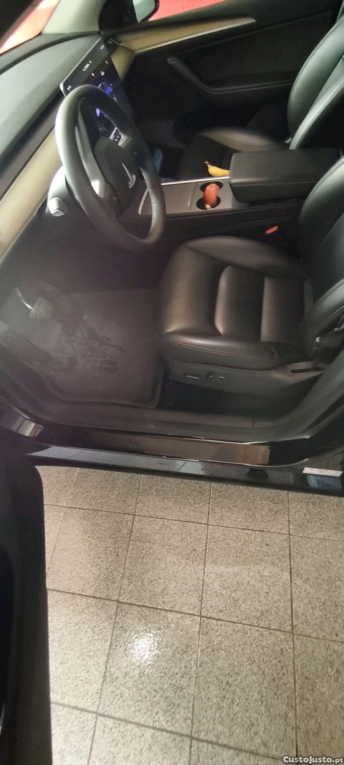 Tesla Model Y Long range dual motor — fotografia 3