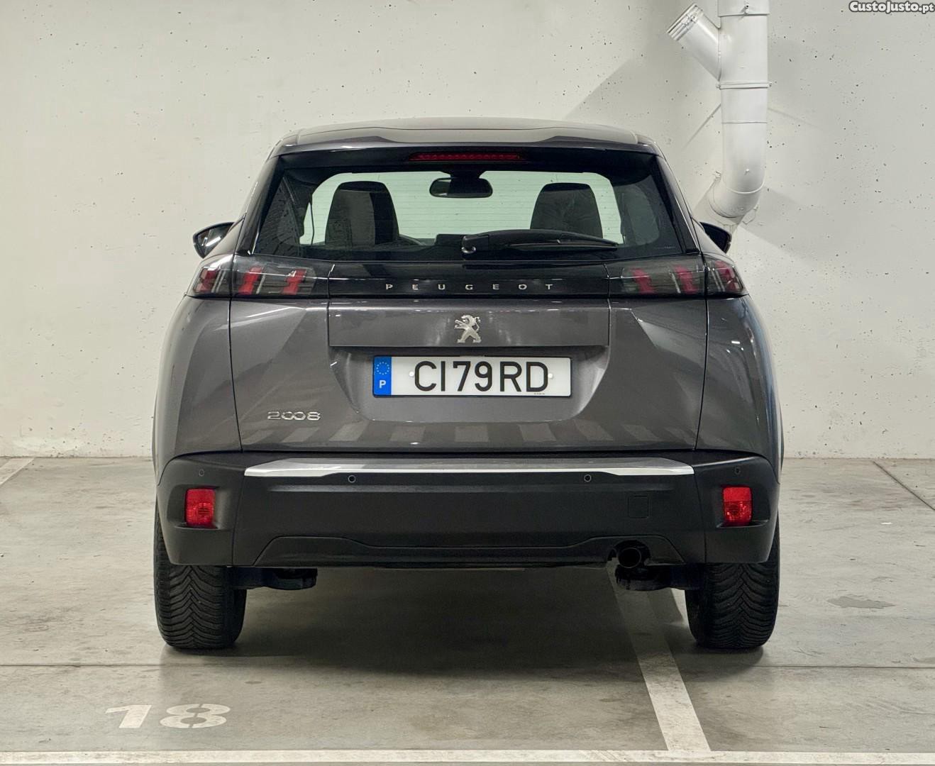 Peugeot 2008 1.2 PureTech Active Pack — fotografia 15