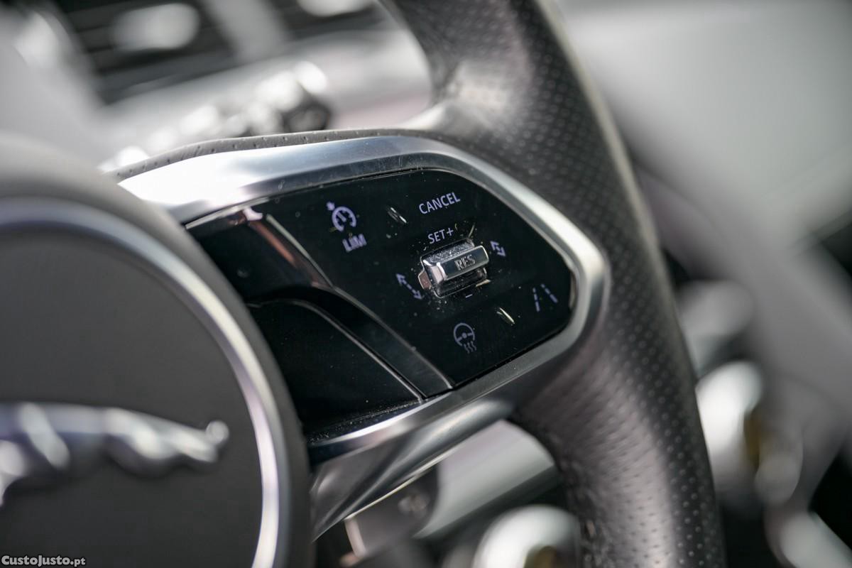 Jaguar E-Pace 1.5 P300e R-Dynamic SE AWD Aut. — fotografia 9