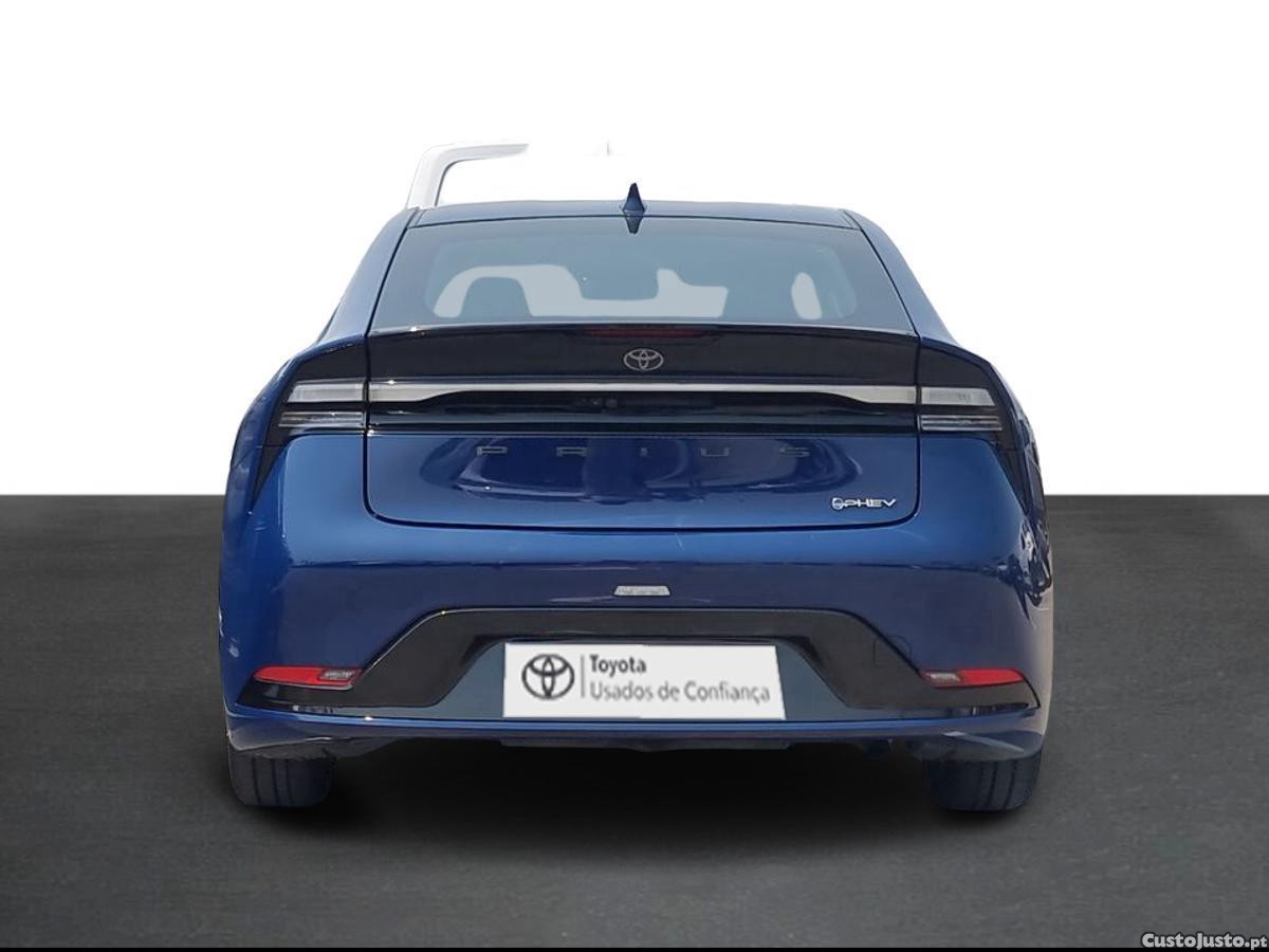 Toyota Prius 2.0 Plug-in Luxury — fotografia 12