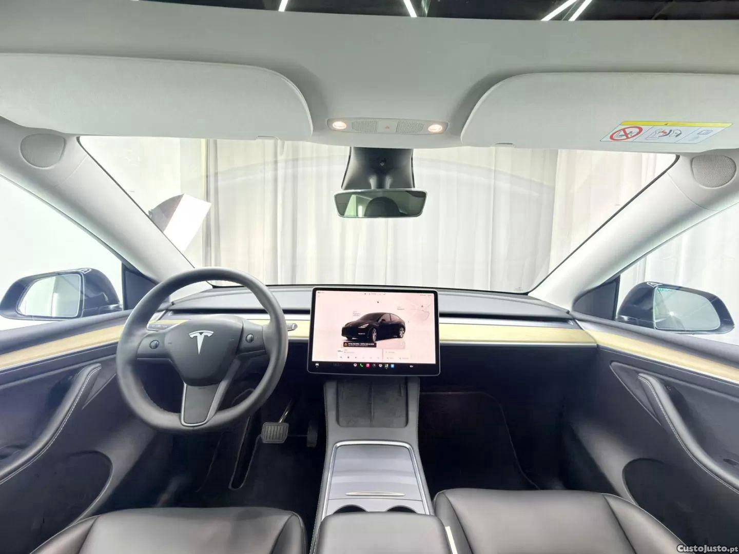 Tesla Model Y Standard range plus — fotografia 16