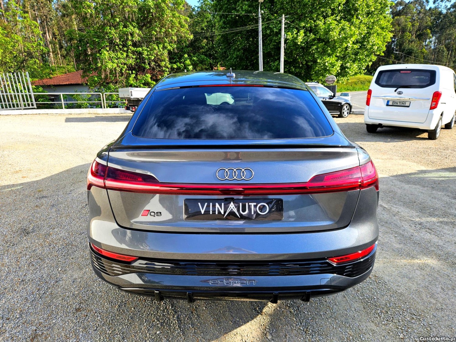 Audi Q8 Sportback 50 E-Tron — fotografia 5