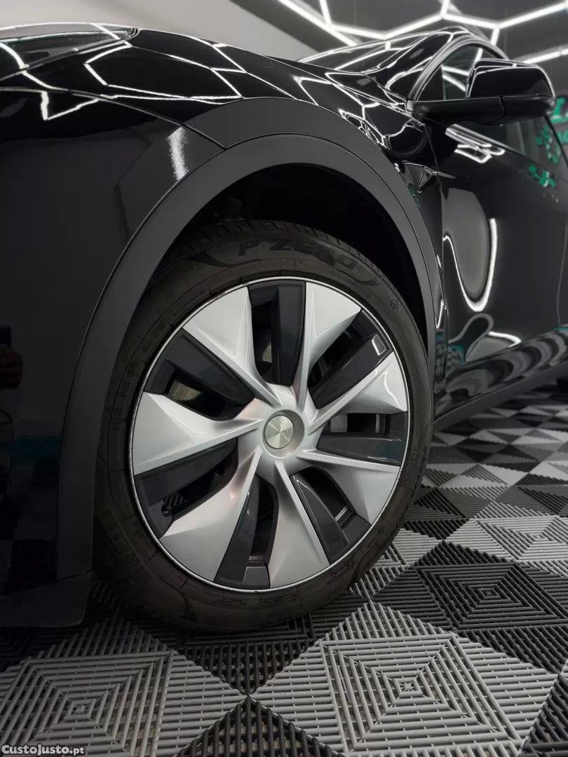 Tesla Model Y Standard range plus — fotografia 24
