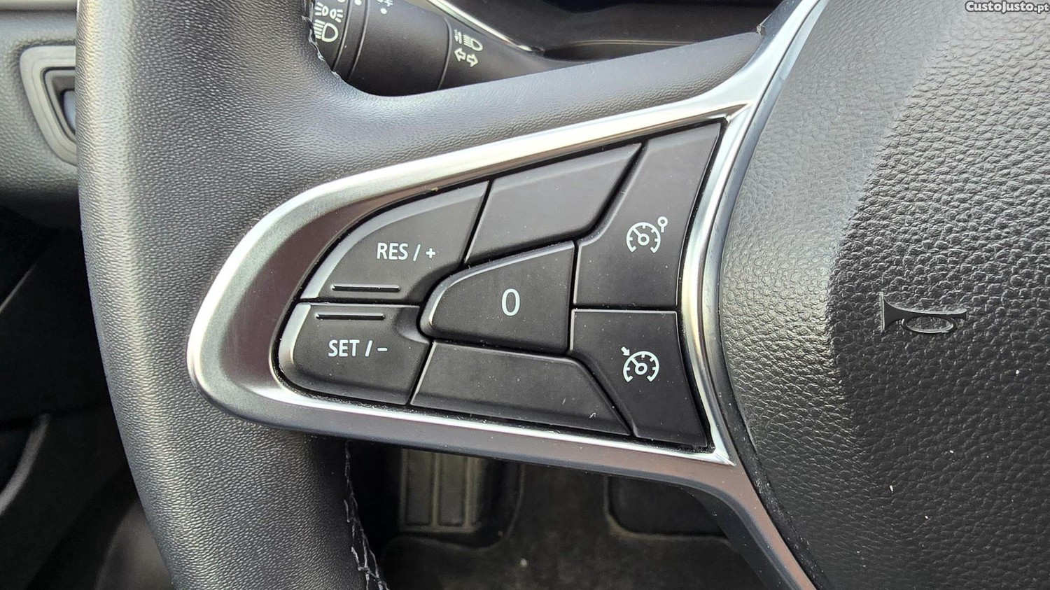 Renault Captur 1.6 E-Tech Plug-In Intens — fotografia 16