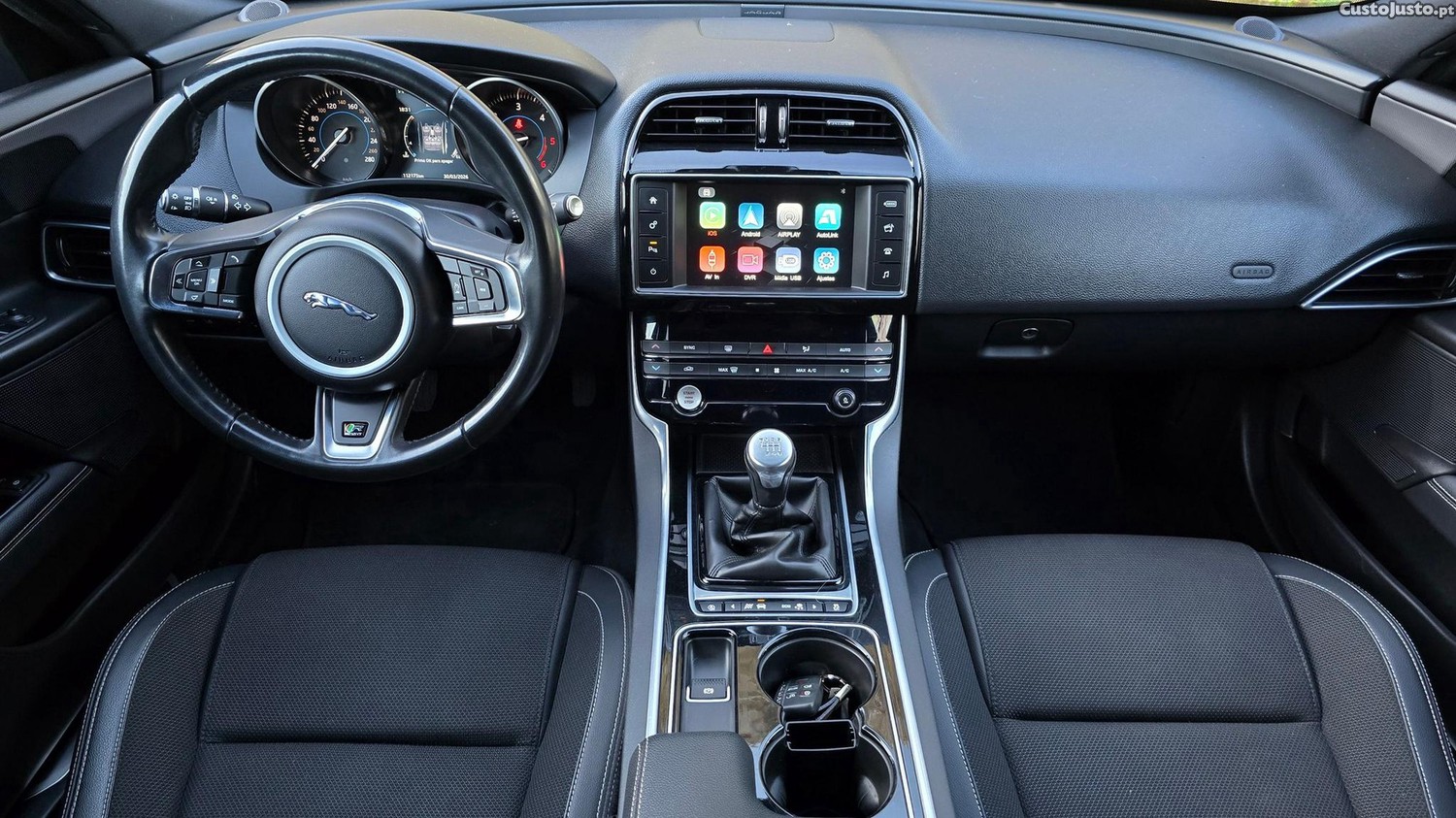 Jaguar XE 2.0 D R-Sport — fotografia 21