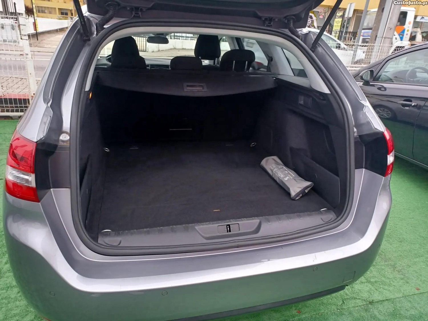 Peugeot 308 1.5 BlueHDi Style — fotografia 2