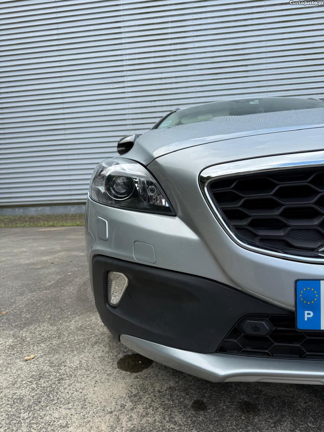 Volvo V40 Cross Country — photo 2