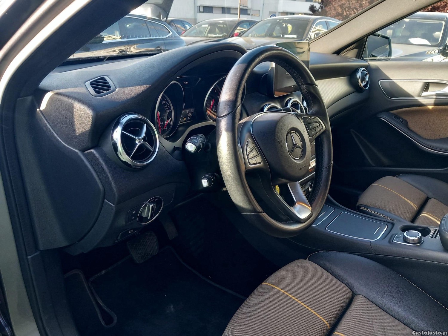 Mercedes-Benz GLA 180 d Style Aut. — fotografia 15