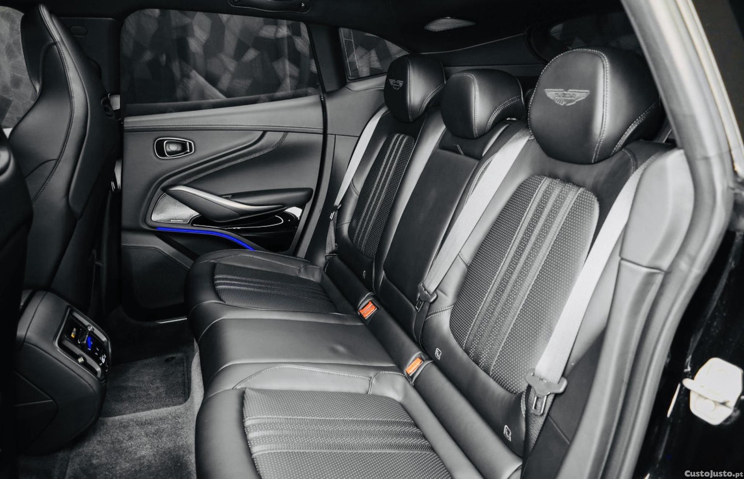 Aston Martin DB X 707 — photo 5