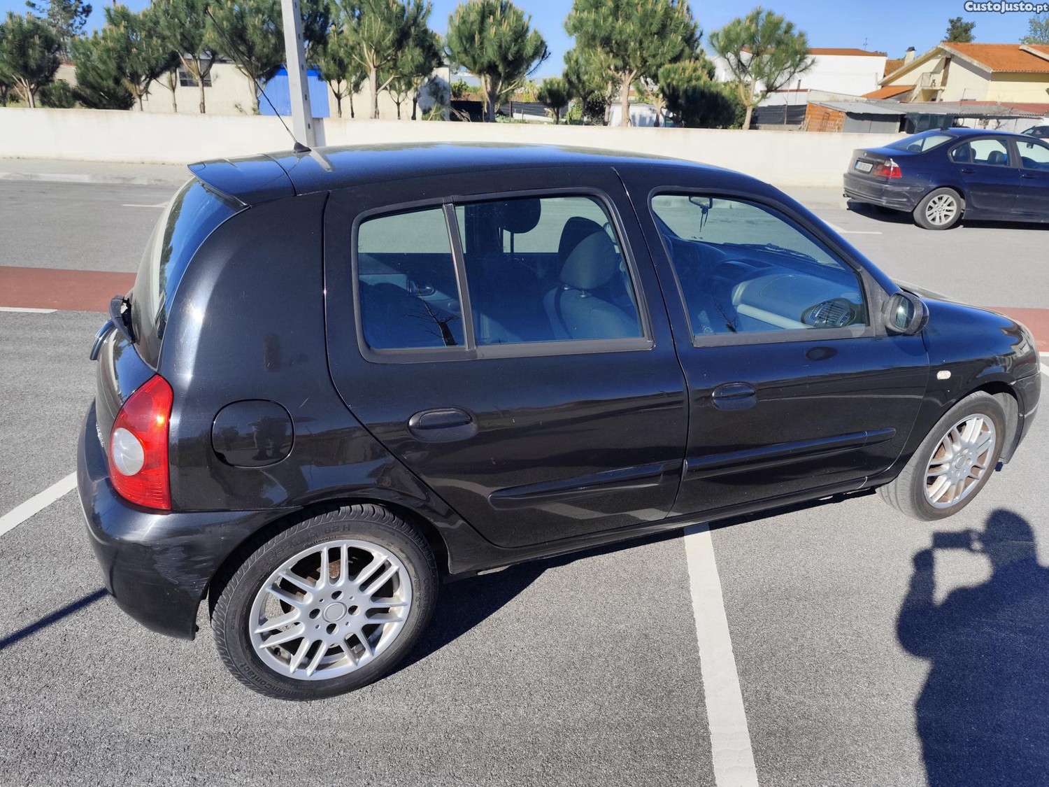 Renault Clio 1.5DCI — fotografia 7