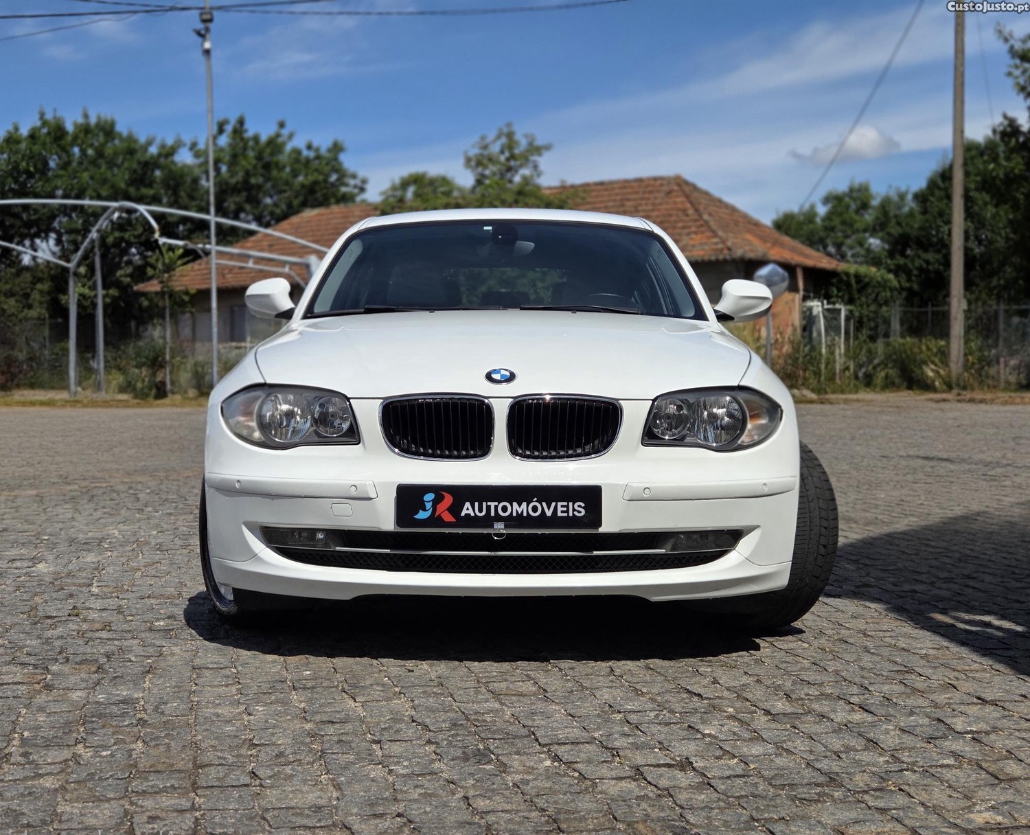 BMW 118 iA — fotografia 11