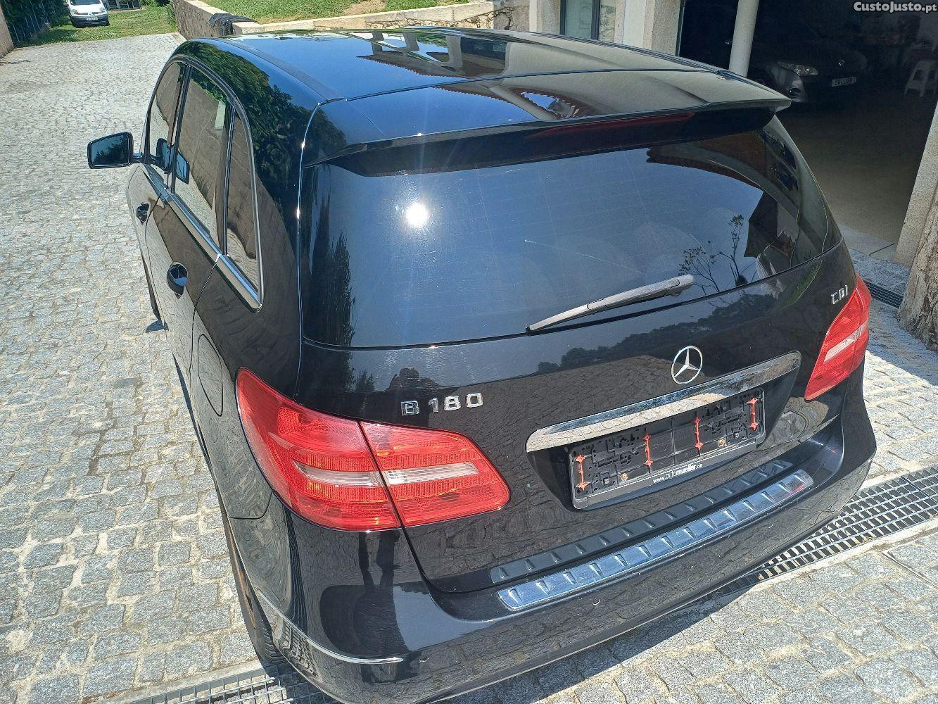 Mercedes-Benz B 180 CDI — fotografia 7