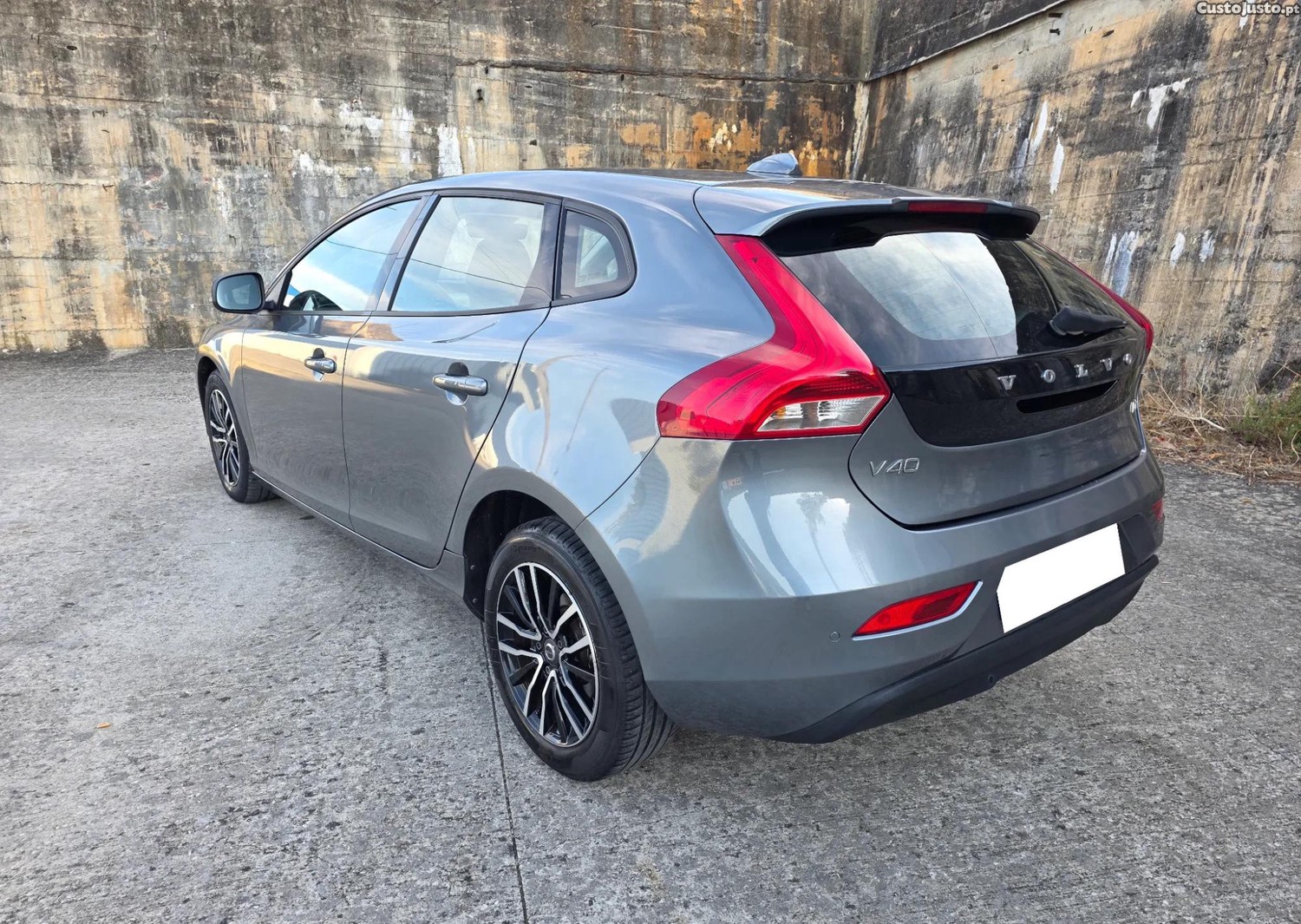 Volvo V40 2.0 D2 Momentum — fotografia 8