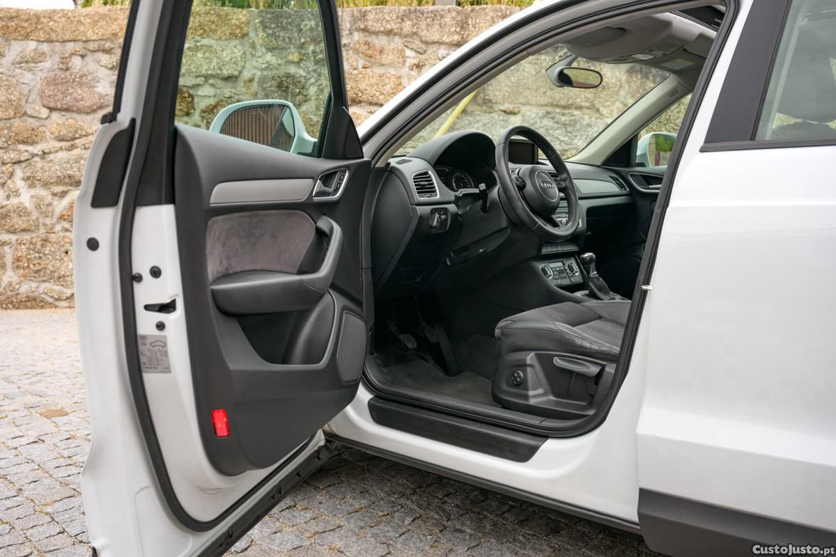 Audi Q3 2.0 TDi Attraction — fotografia 9