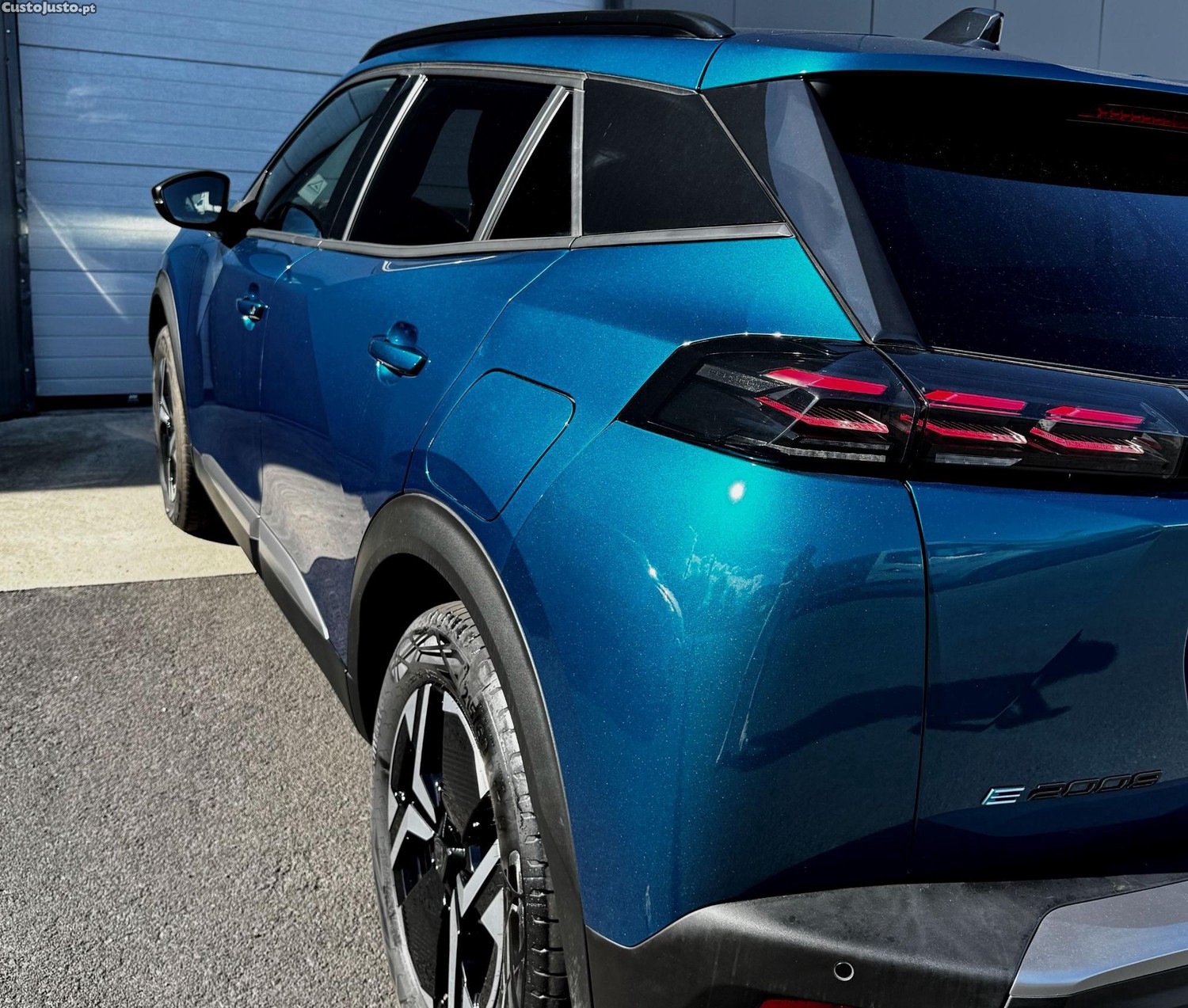 Peugeot e-2008 Allure — photo 4