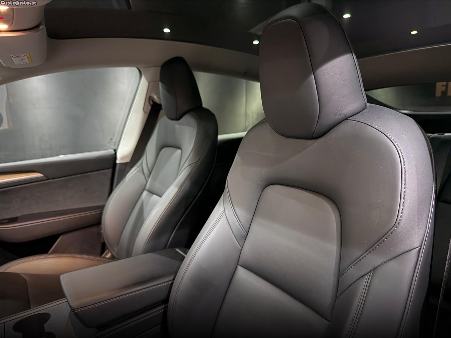 Tesla Model Y Long Range Dual Motor AWD — fotografia 9
