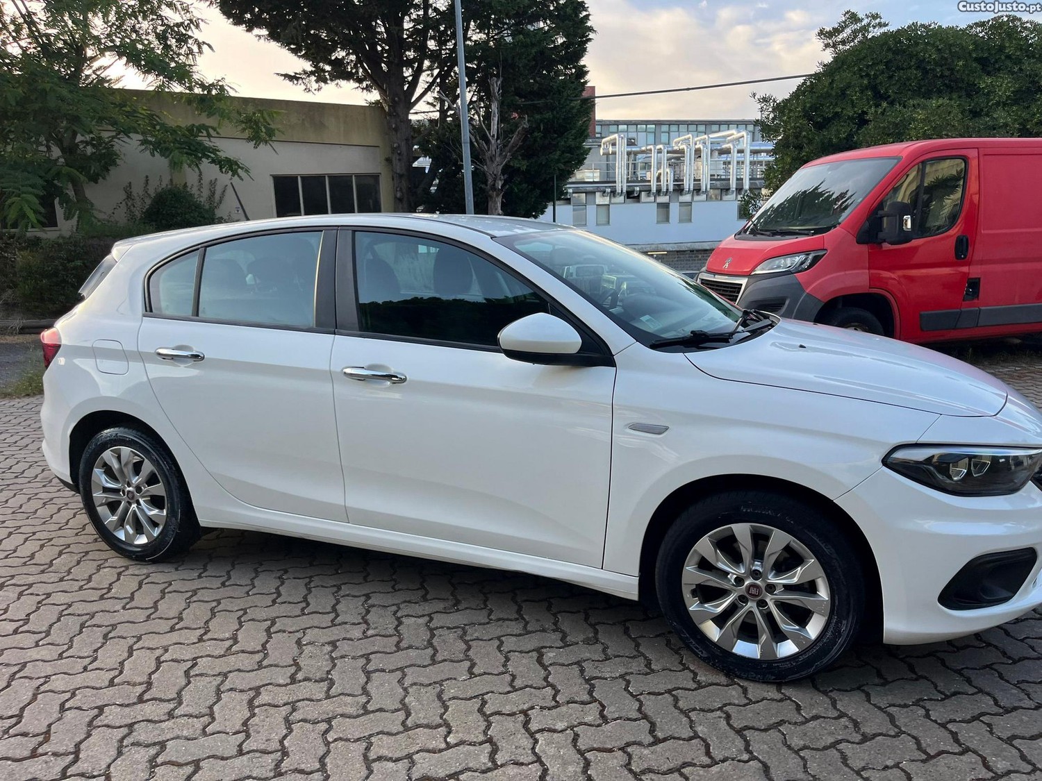 Fiat Tipo 1.3 M-Jet Easy J17 — fotografia 12