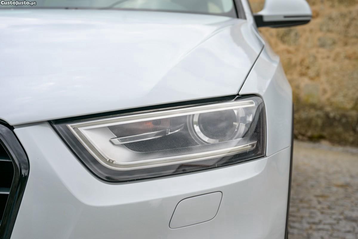 Audi Q3 2.0 TDi Attraction — fotografia 16
