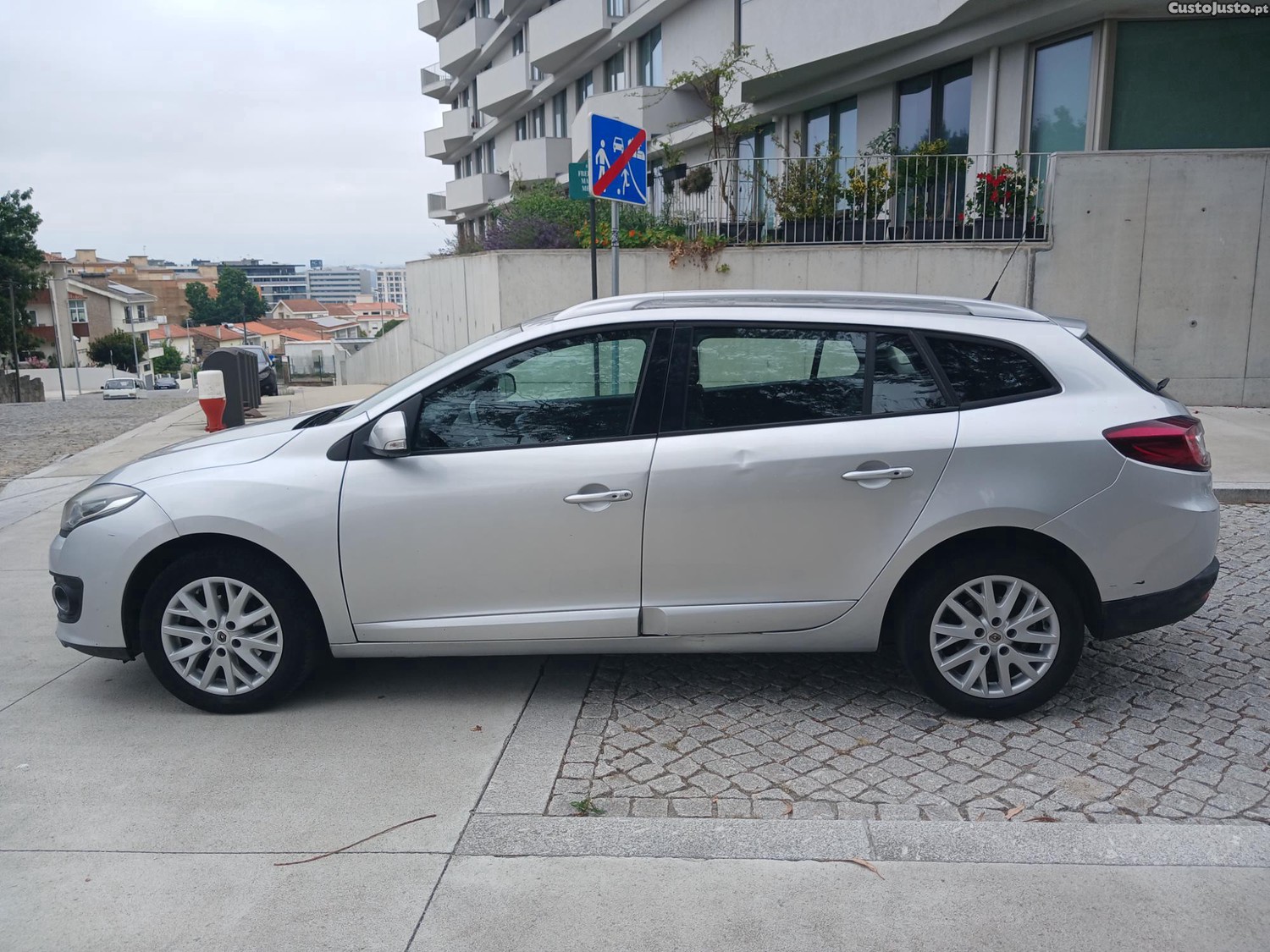 Renault Mégane 1.5dci sportourer automatica — fotografia 8