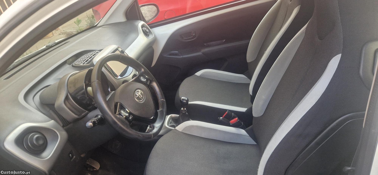 Toyota Aygo 1.0 Gasolina — fotografia 4