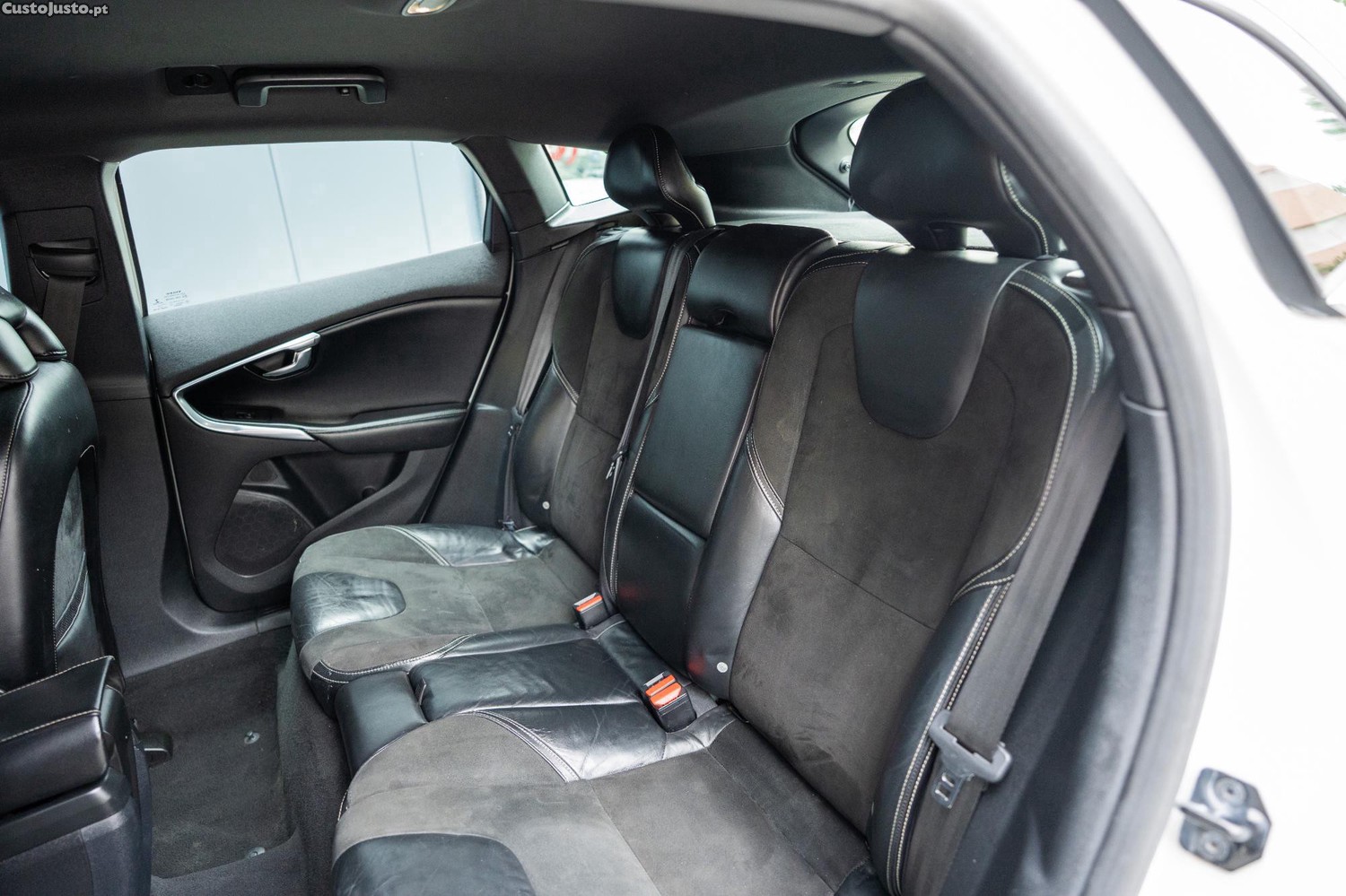 Volvo V40 D2 R Design — fotografia 8