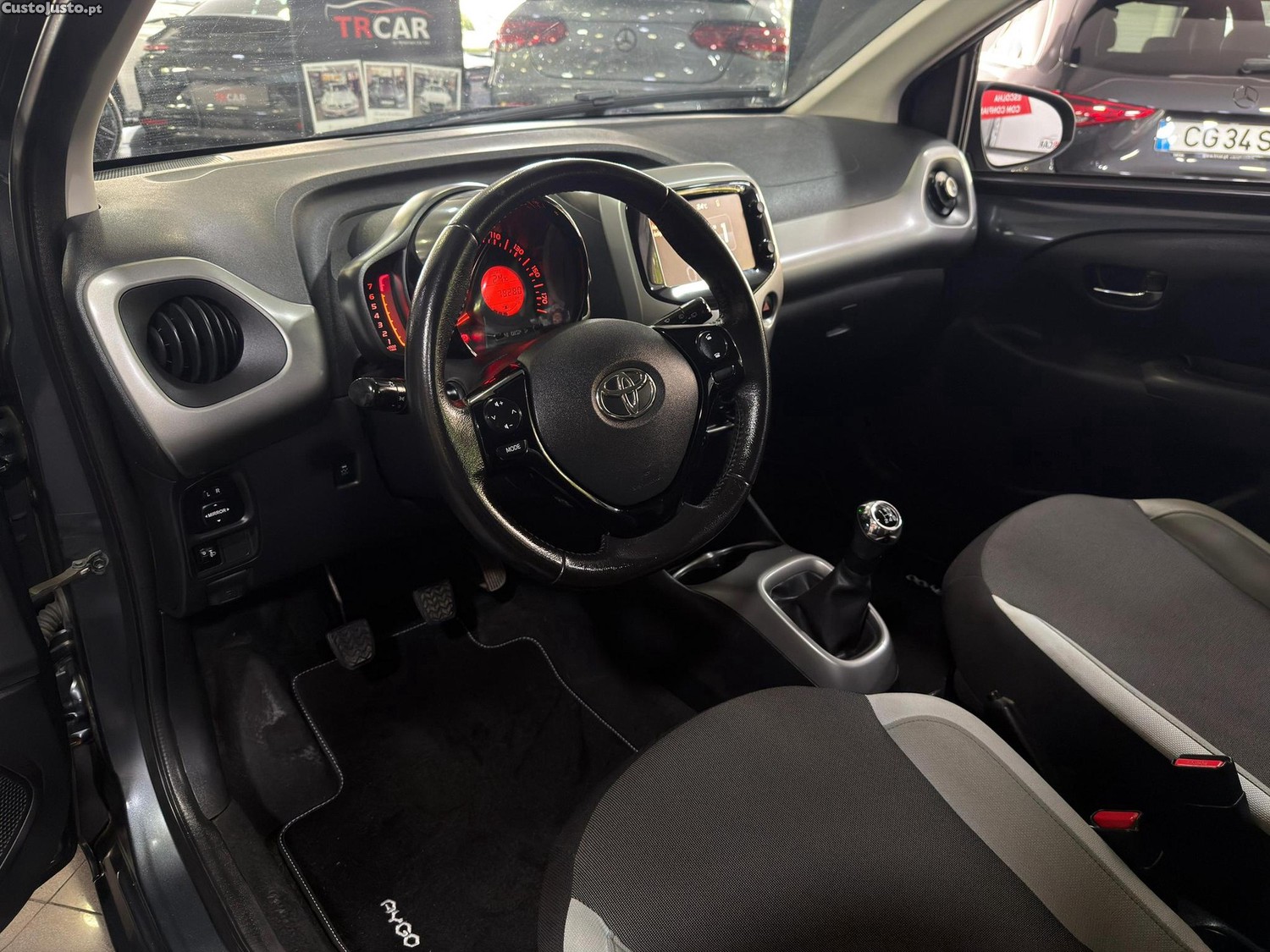 Toyota Aygo 1.0 X-Clusiv — fotografia 4