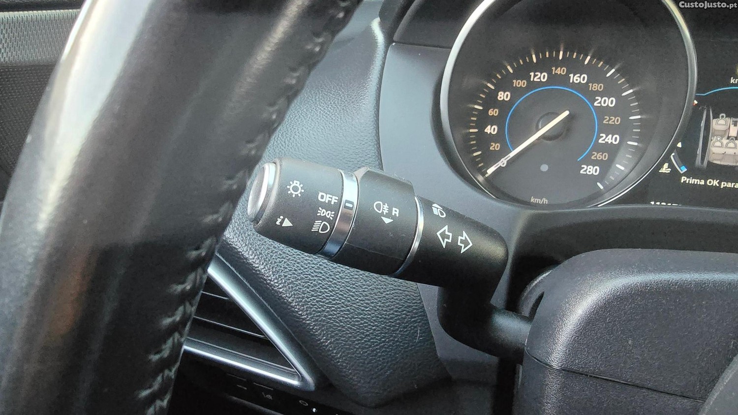Jaguar XE 2.0 D R-Sport — fotografia 17