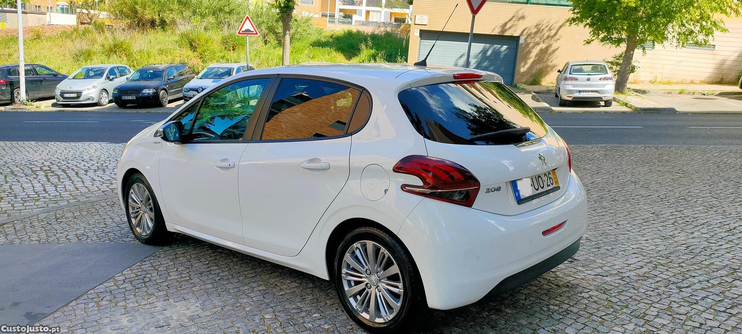 Peugeot 208 1.2 Pure Tech - Versão Style — fotografia 9