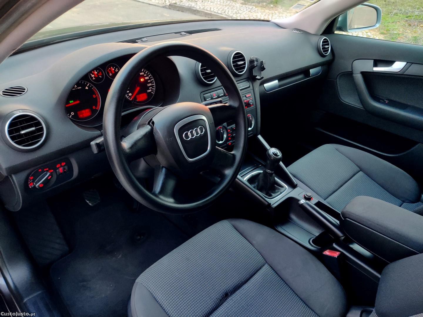 Audi A3 Sportback 2.0 Tdi 140cv — fotografia 2
