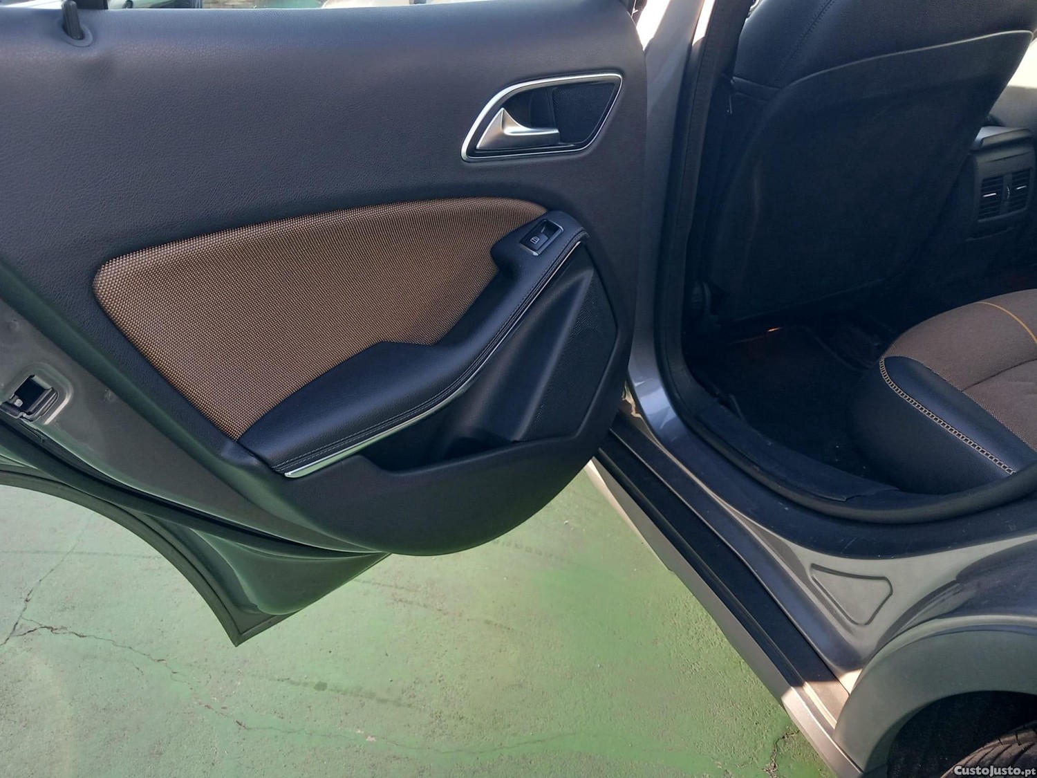 Mercedes-Benz GLA 180 d Style Aut. — fotografia 4