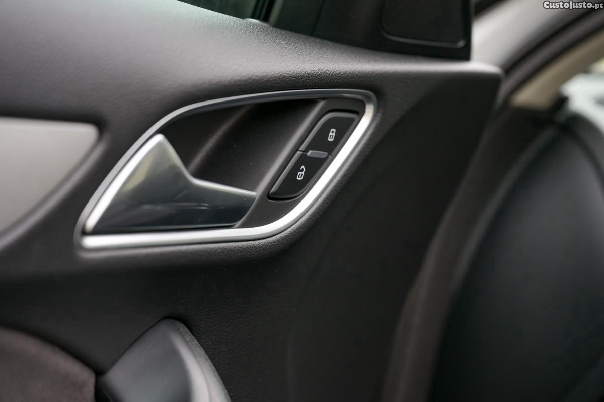 Audi Q3 2.0 TDi Attraction — fotografia 3