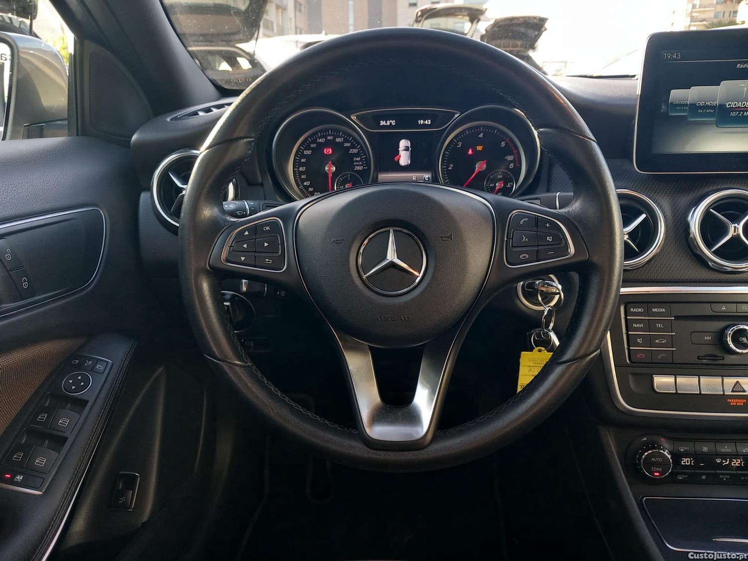 Mercedes-Benz GLA 180 d Style Aut. — fotografia 9