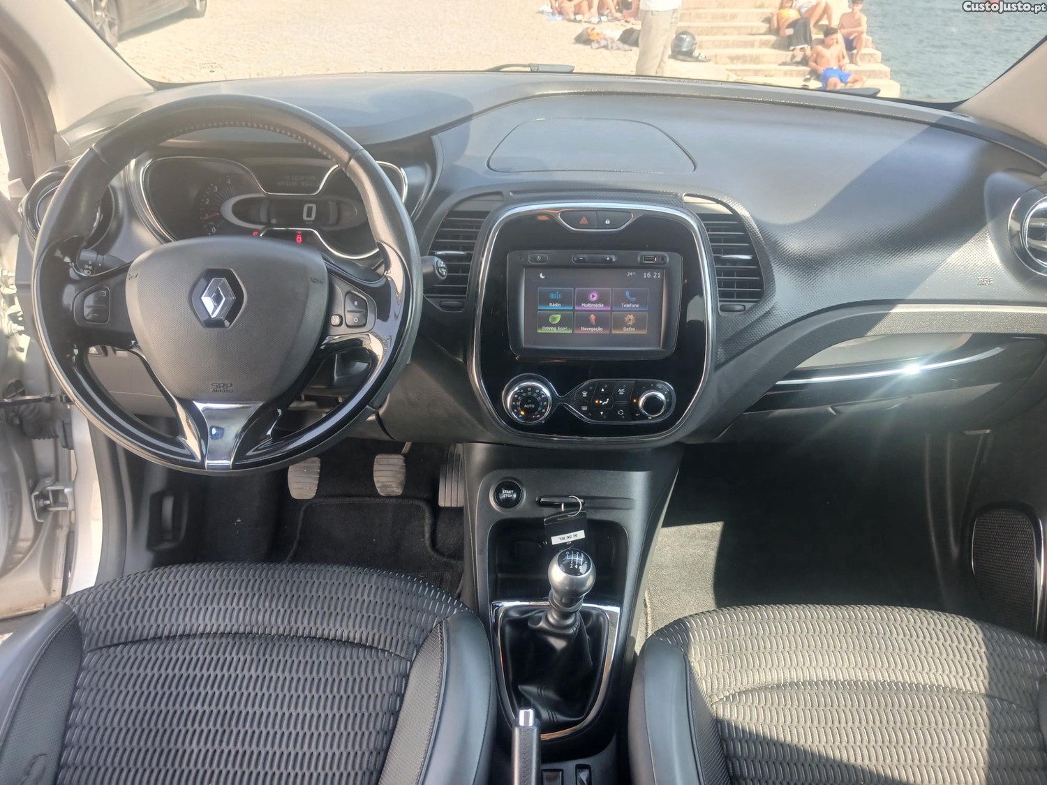 Renault Captur 1.5dci exclusive 110cv — fotografia 3