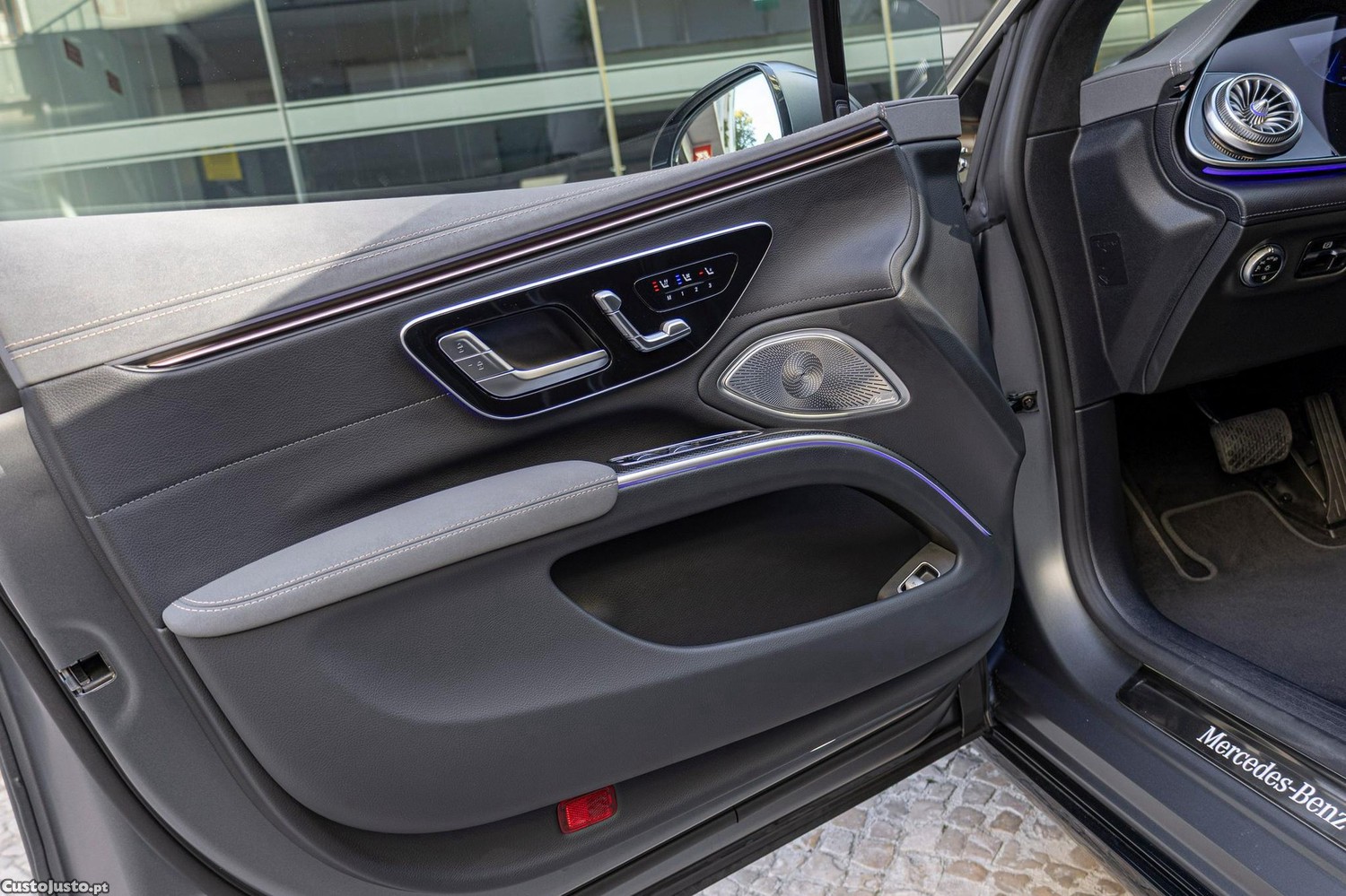 Mercedes-Benz EQS 450 4Matic AMG Line — photo 5
