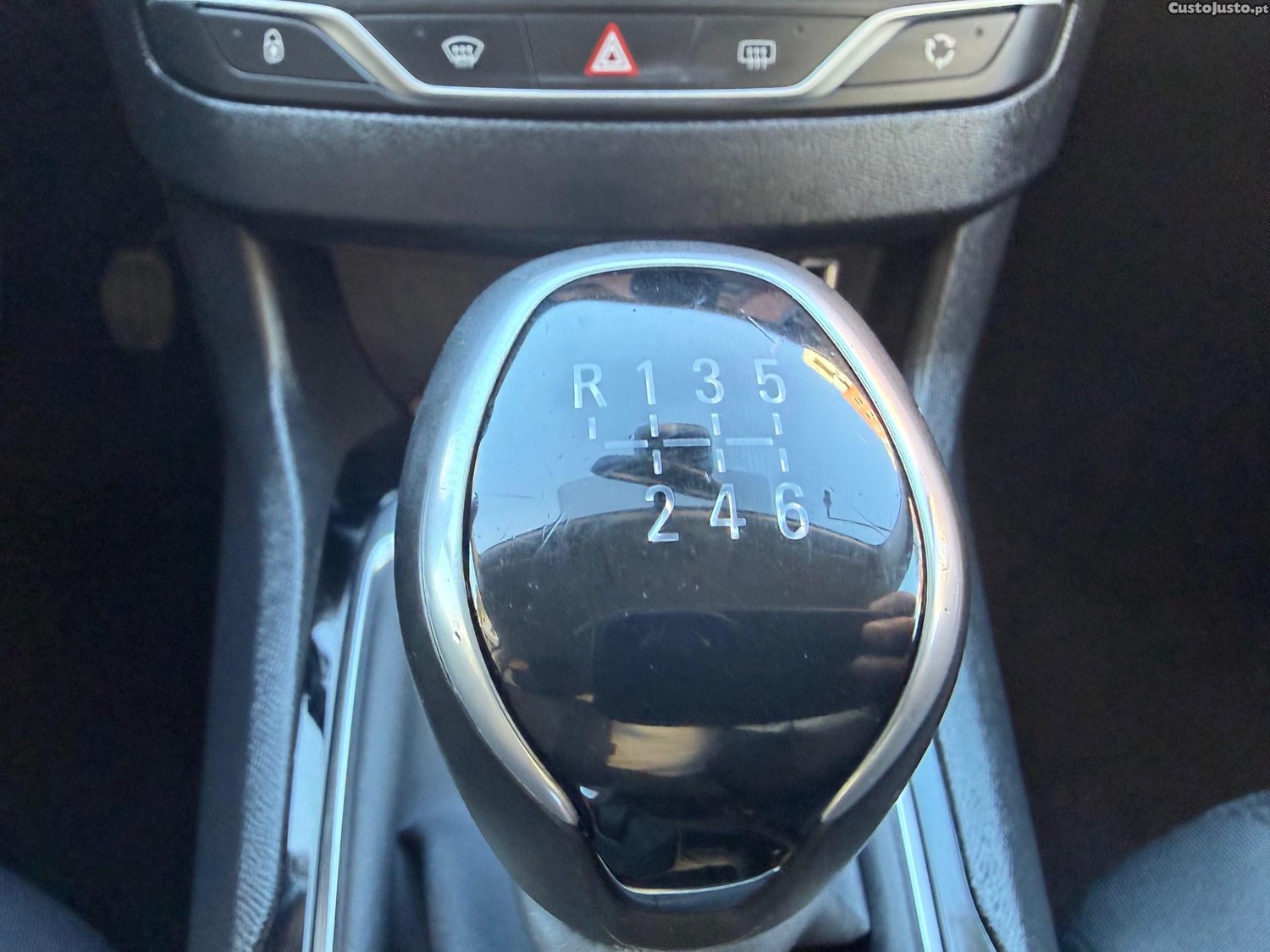 Peugeot 308 SW 1.5 BlueHDi Active — fotografia 5