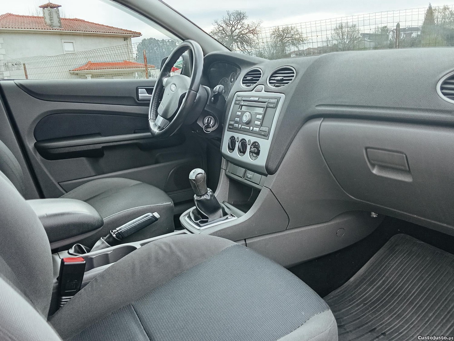 Ford Focus 1.4 Gasolina 107 mil klm — fotografia 4