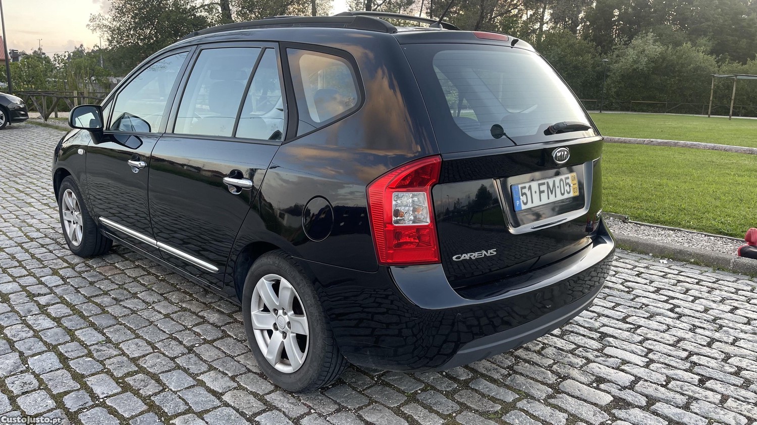 Kia Carens 2.0CRDI7 lugares junta queimada — fotografia 11