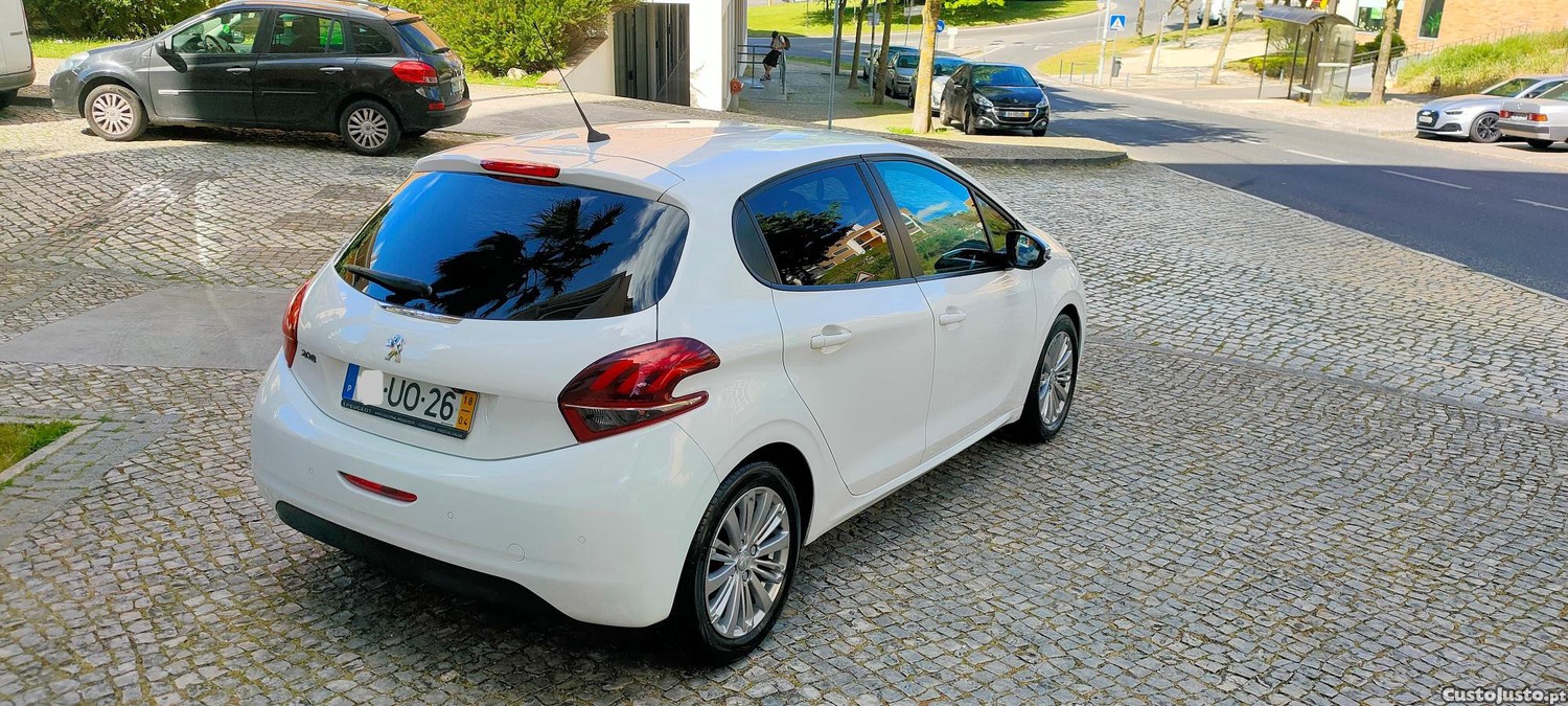 Peugeot 208 1.2 Pure Tech - Versão Style — fotografia 7
