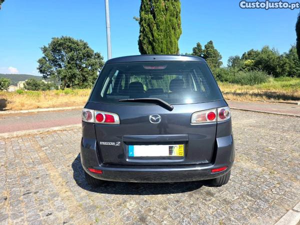 Mazda 2 1.i — fotografia 8