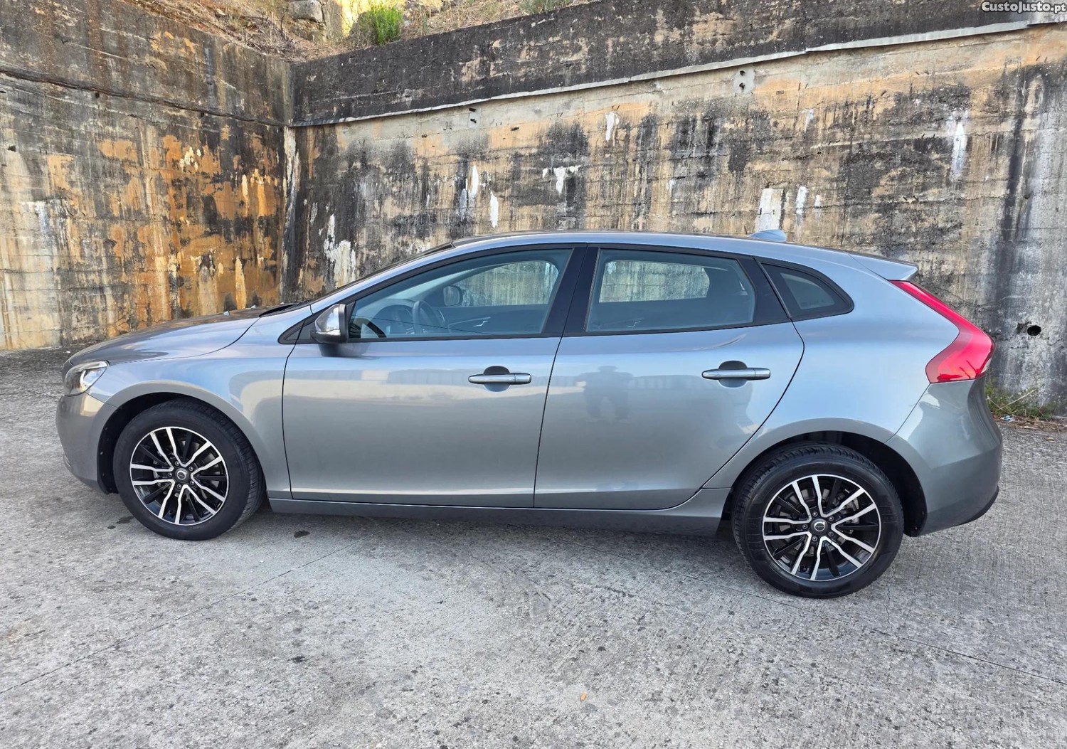 Volvo V40 2.0 D2 Momentum — fotografia 9