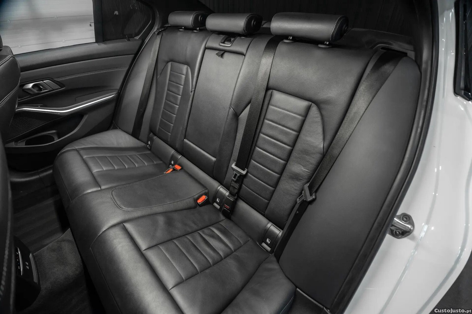 BMW 330 i Aut. M Sport — fotografia 2