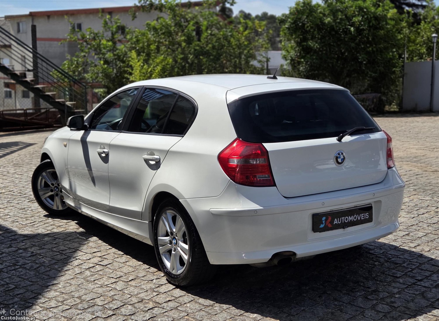 BMW 118 iA — fotografia 8