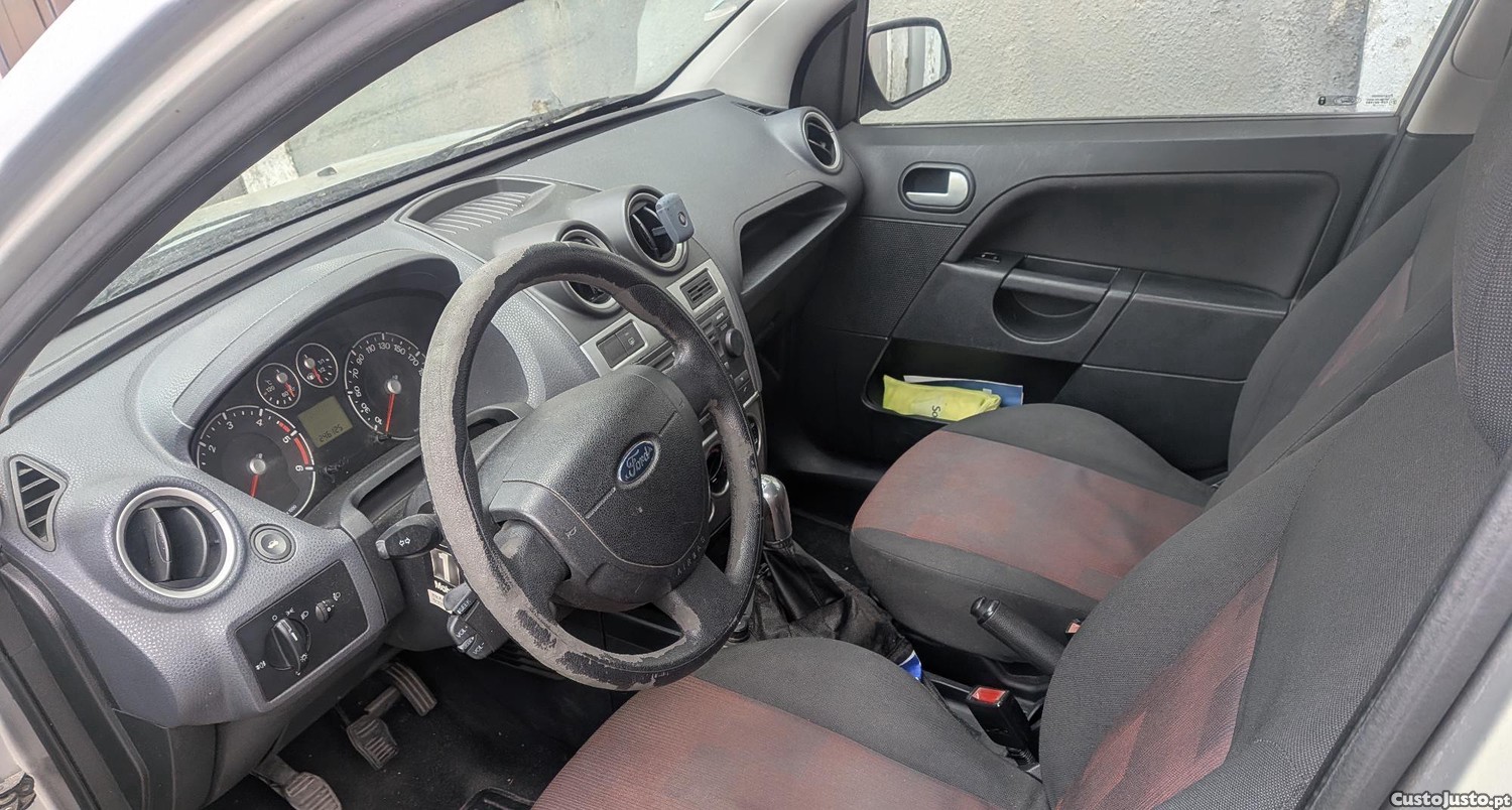 Ford Fiesta () — fotografia 3